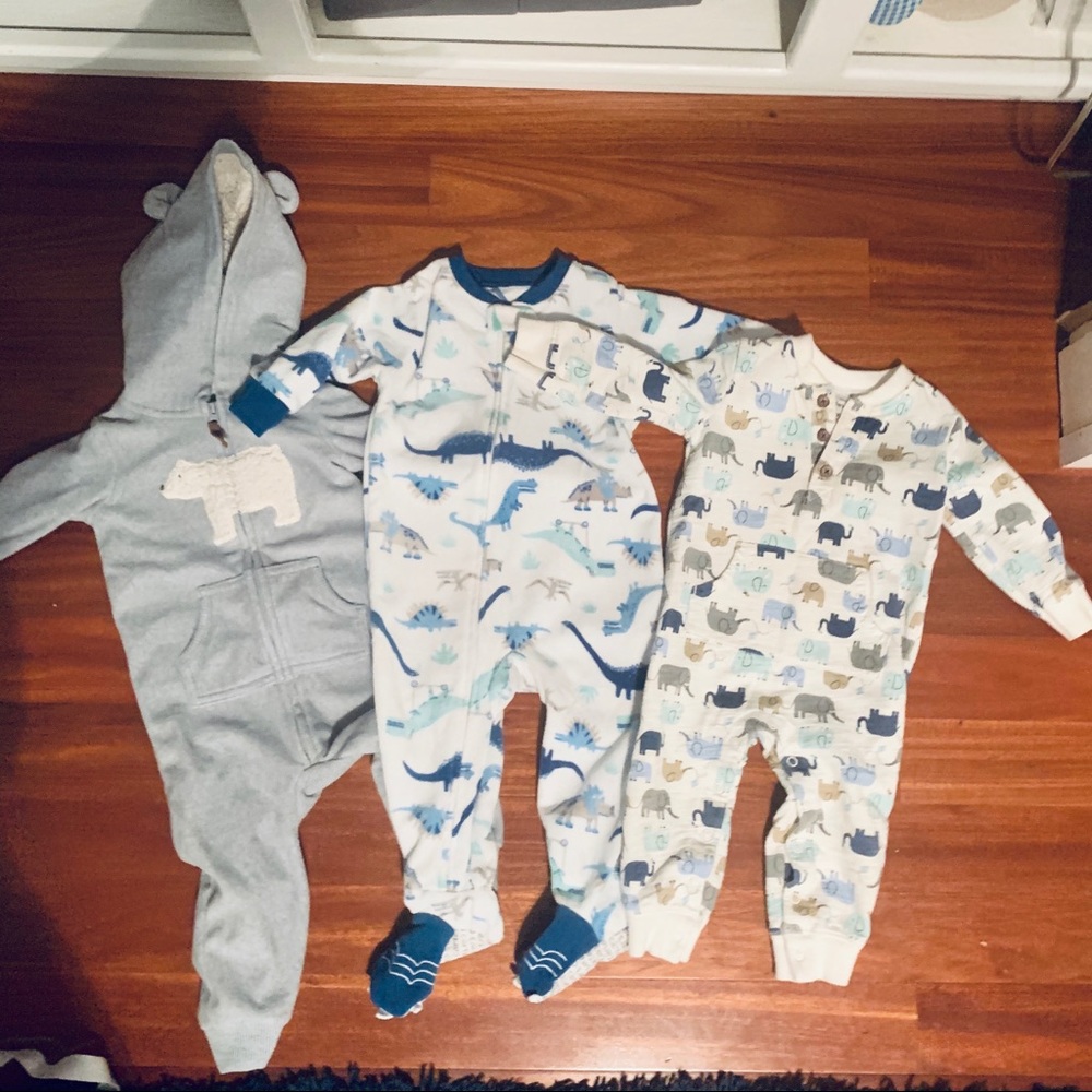 Lot of 3 Carter’s sleeper onesies size 12 month